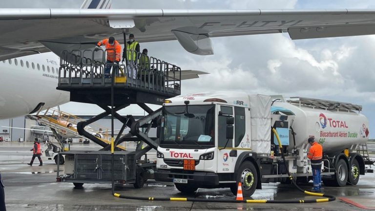 Los combustibles alternativos para la aviación se abren paso para reducir emisiones