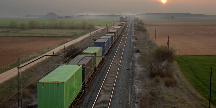 La Asociación Española del Transporte publica un informe sobre la reducción de costes en el transporte ferroviario de mercancías