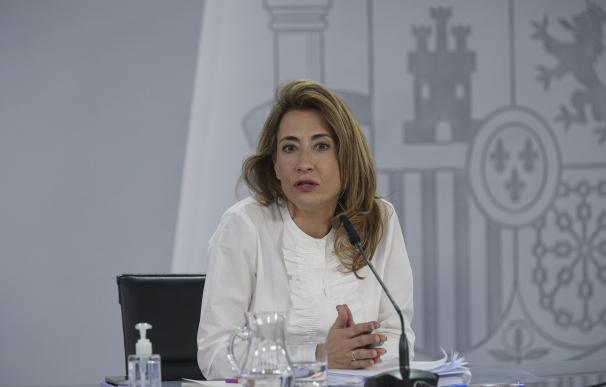 El Gobierno congela implantar peajes en las autovías tras el jaque del transporte