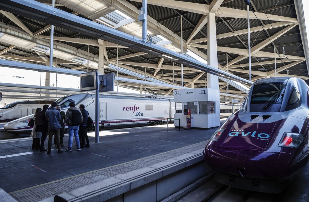 Renfe competirá con sus AVE en Francia tras el desplante de la operadora SNCF