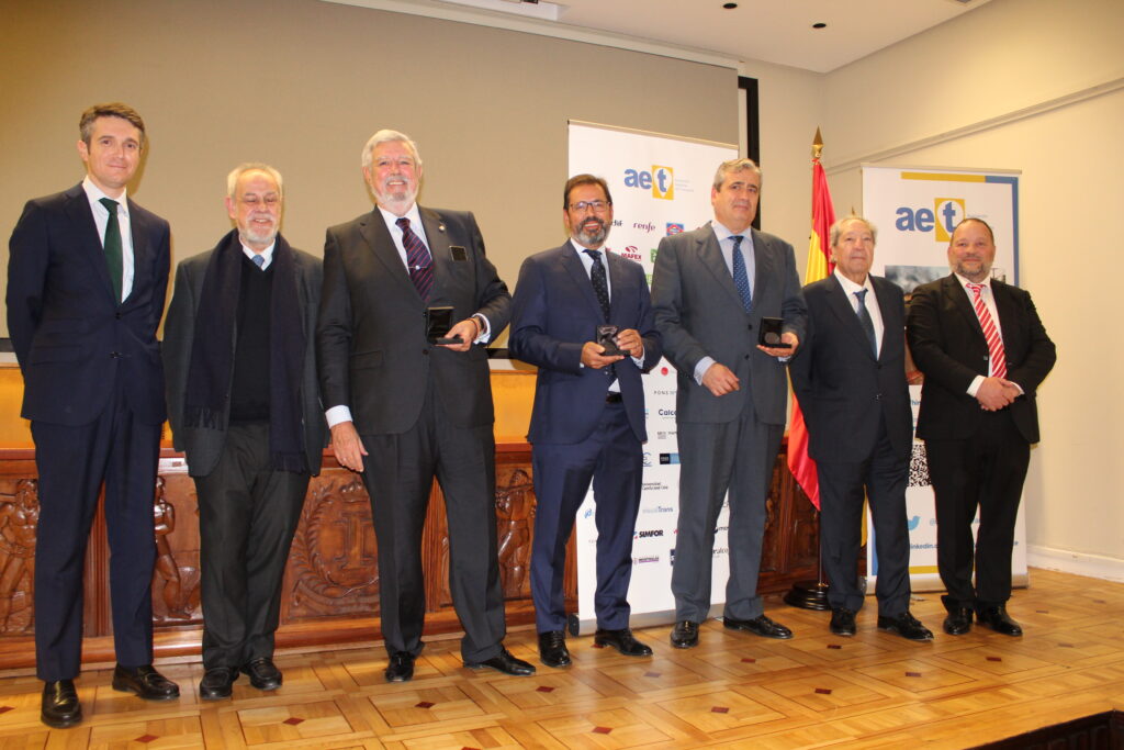 La Asociación Española del Transporte entrega las cinco primeras medallas al Mérito en el Transporte
