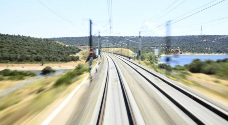 Adif prorroga la congelación de cánones ferroviarios de mercancías por cuarto año